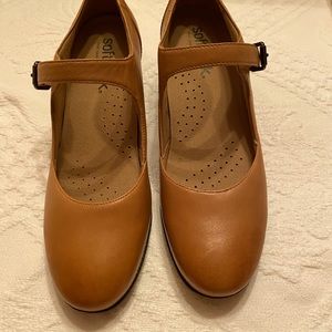 Soft walk Mary Jane pumps. Size 9 1/2 Medium. Never worn.